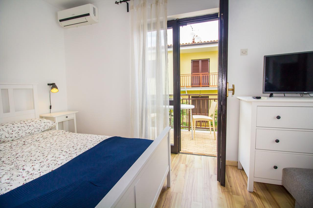 Pineta House Vidos Apartment โปเรช ภายนอก รูปภาพ